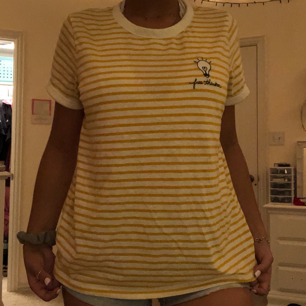 white and yellow striped "free thinker" gap top!